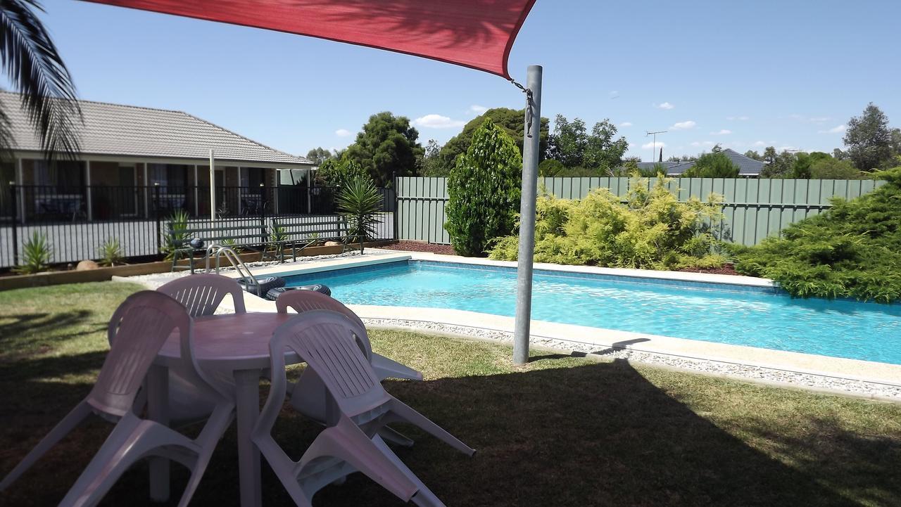 Culcairn Motor Inn ภายนอก รูปภาพ