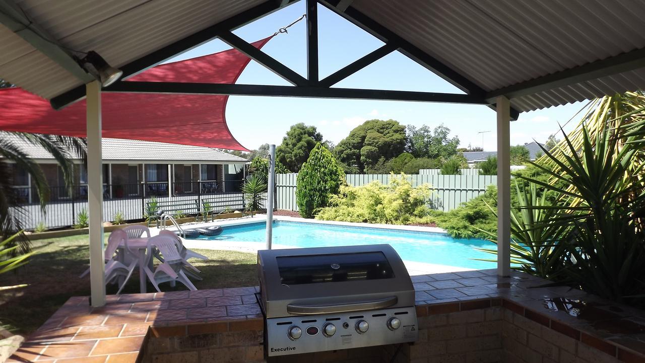 Culcairn Motor Inn ภายนอก รูปภาพ