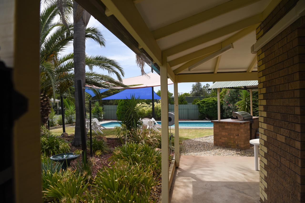 Culcairn Motor Inn ภายนอก รูปภาพ
