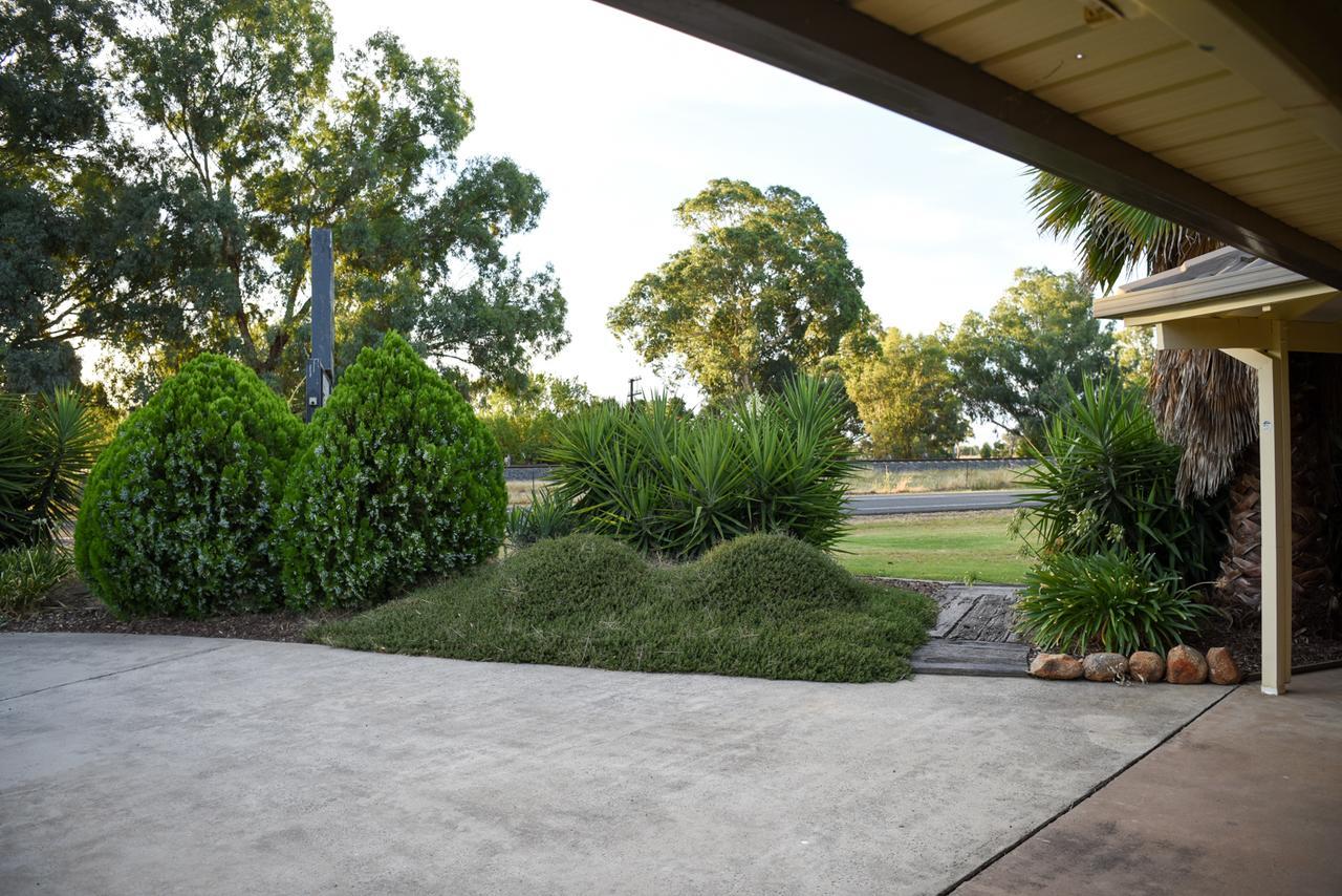 Culcairn Motor Inn ภายนอก รูปภาพ
