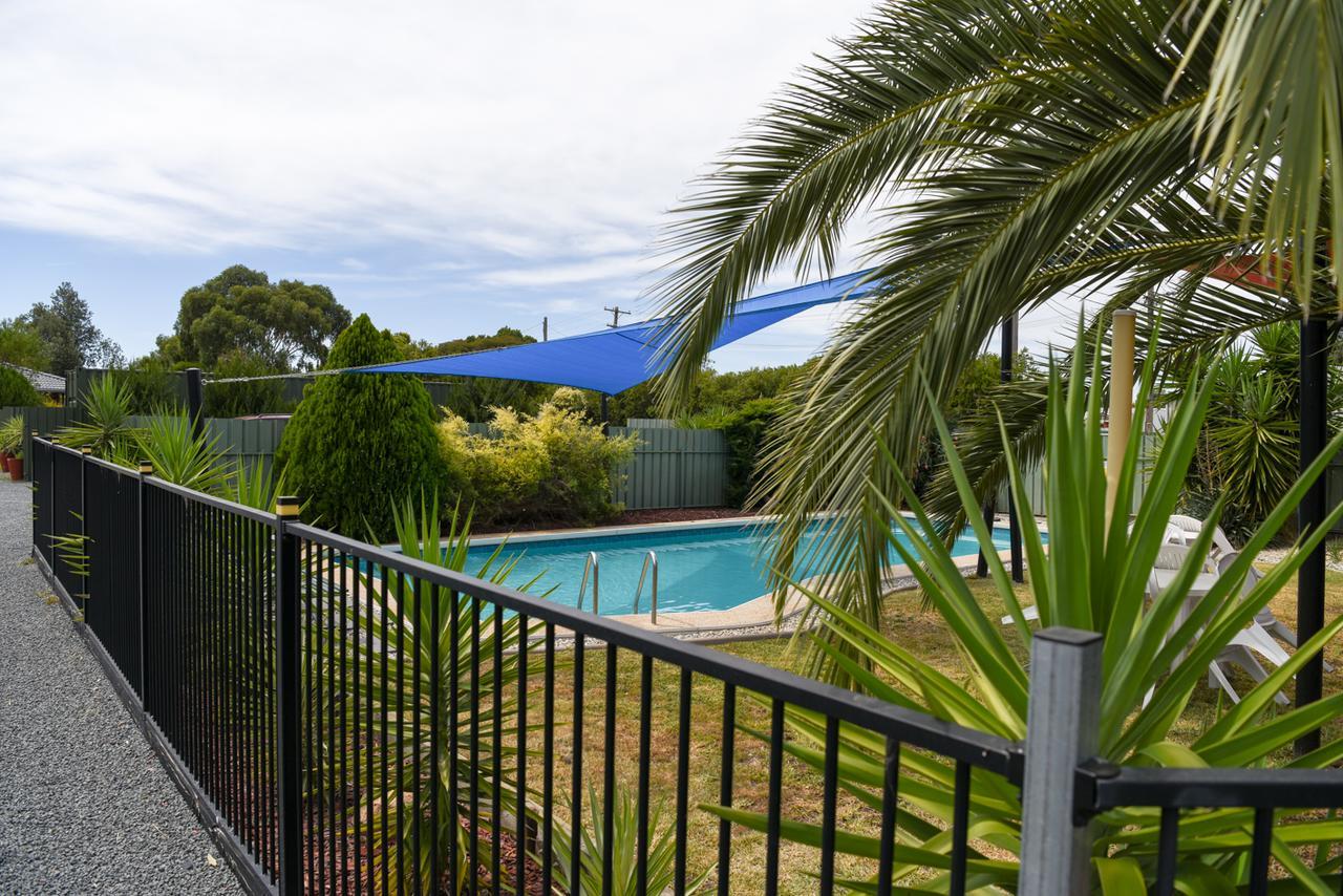 Culcairn Motor Inn ภายนอก รูปภาพ
